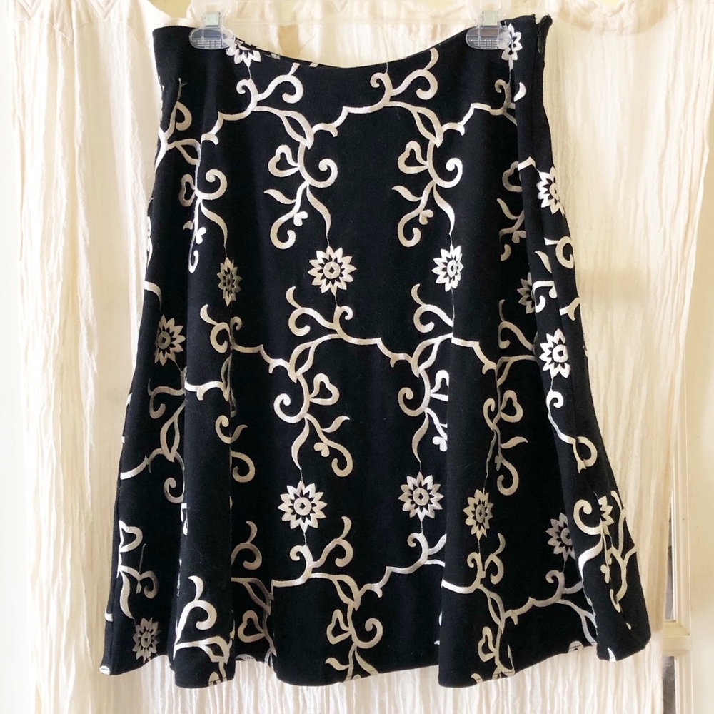 Betsey Johnson Floral Skirt-Black/Cream-Sz Medium